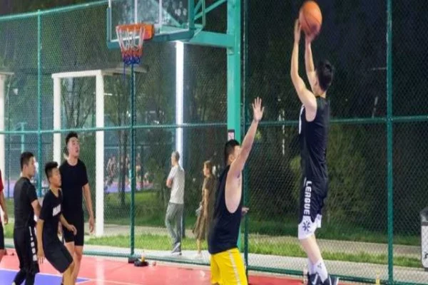 北京马拉松中国选手冲击全国纪录 非洲配速员助力改写历史关键